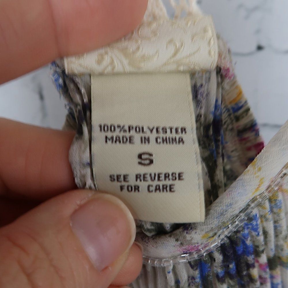 DAYTRIP MULTI COLOR FLORAL ACCORDIAN FOLD CAMISOLE TOP WITH LACE DETAIL SIZE S - Picture 3 of 8
